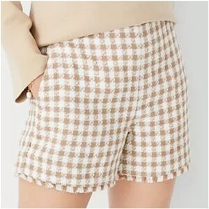 NWT Tan/Ivory Houndstooth Print Shorts - Size 12